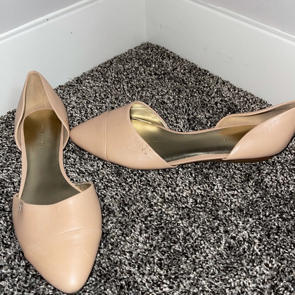 Tommy Hilfiger flats that are size 8.5 - Picture 2 of 4